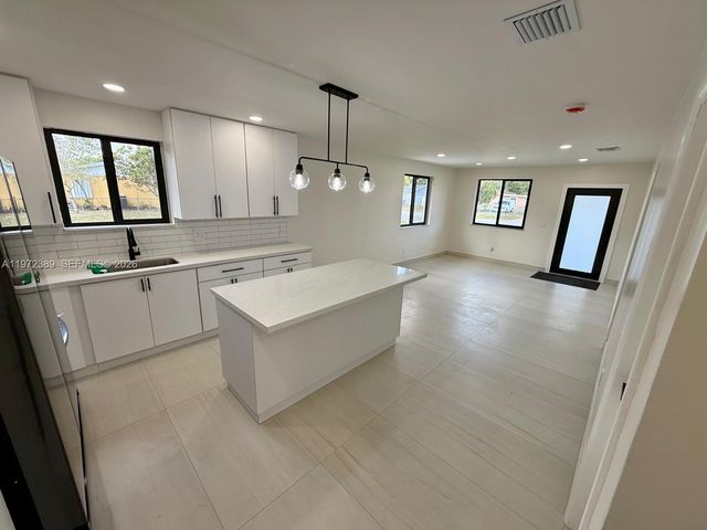 800 Jann Ave, Opa-locka, FL 33054