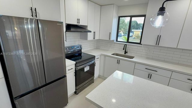 800 Jann Ave, Opa-locka, FL 33054