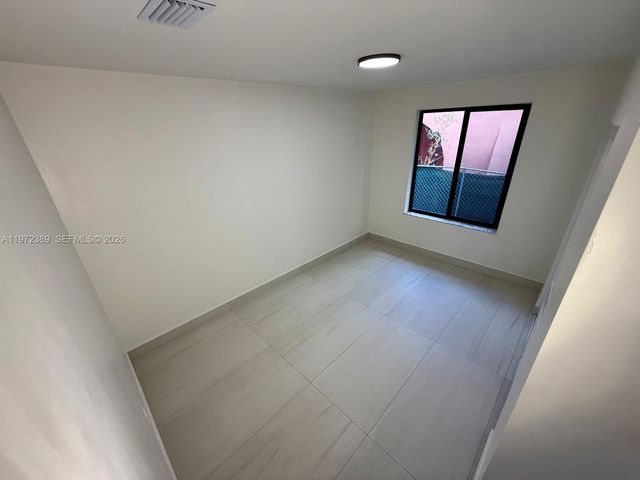 800 Jann Ave, Opa-locka, FL 33054