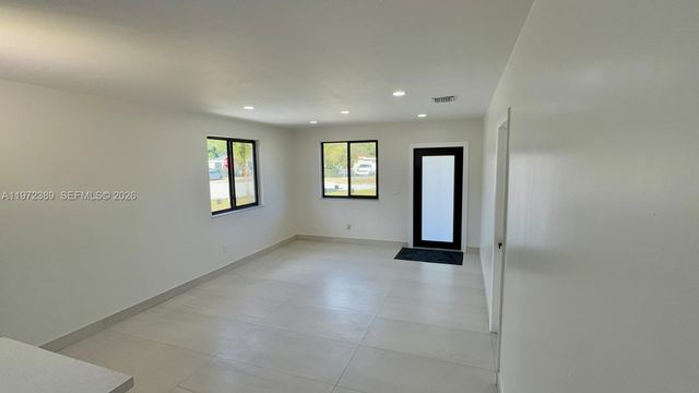 800 Jann Ave, Opa-locka, FL 33054