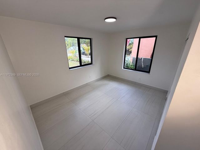 800 Jann Ave, Opa-locka, FL 33054