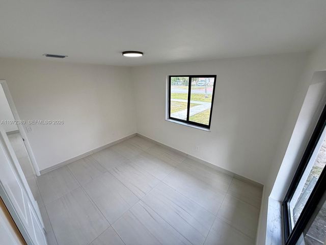 800 Jann Ave, Opa-locka, FL 33054