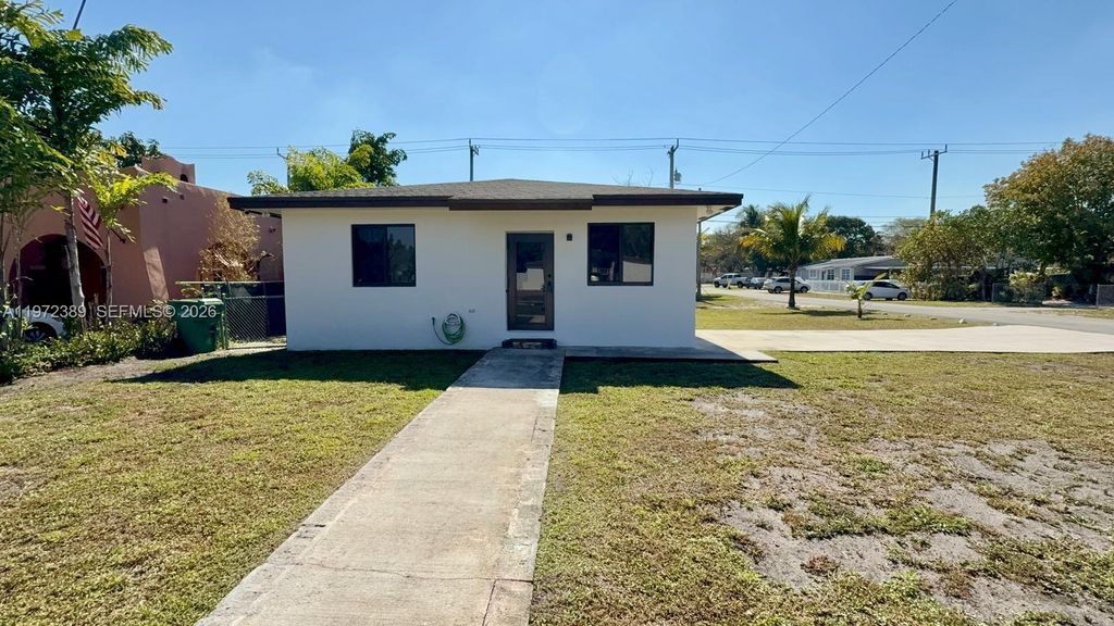 800 Jann Ave, Opa-locka, FL 33054