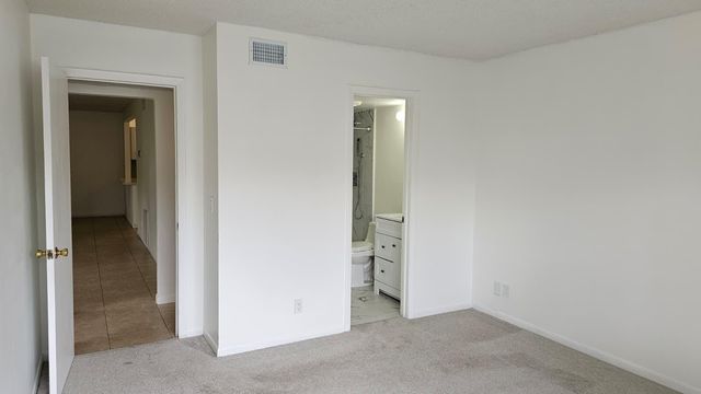 520 Shady Pine Way D1, Greenacres, FL 33415