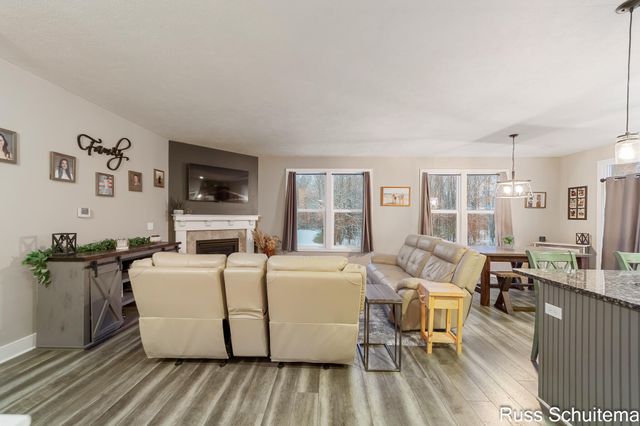 931 Ashlee Court, Norton Shores, MI 49441