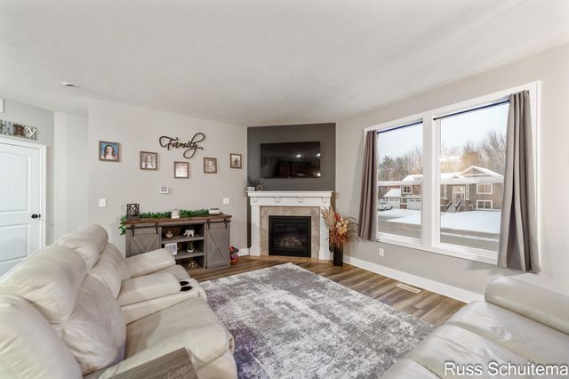 931 Ashlee Court, Norton Shores, MI 49441