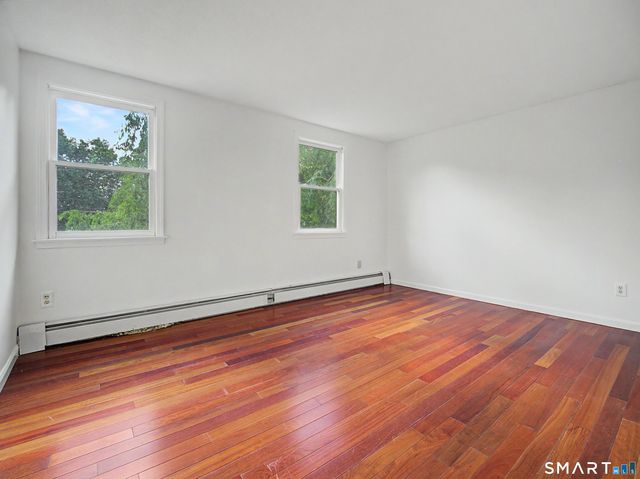 33 West Gerald Drive, Manchester, CT 06040