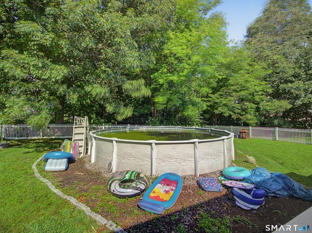 33 West Gerald Drive, Manchester, CT 06040