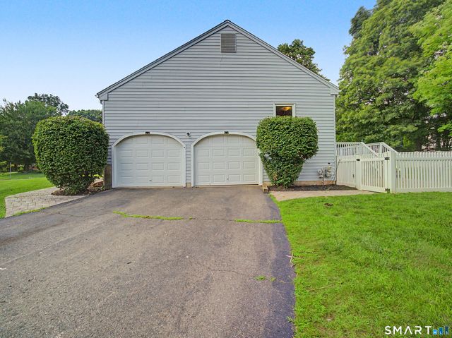 33 West Gerald Drive, Manchester, CT 06040