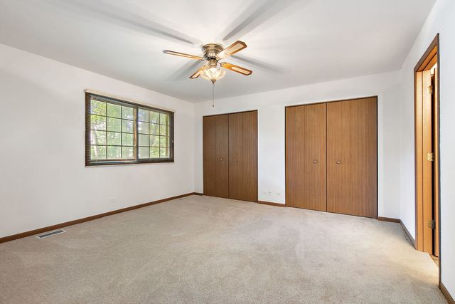 320 Woodridge Circle B, South Elgin, IL 60177