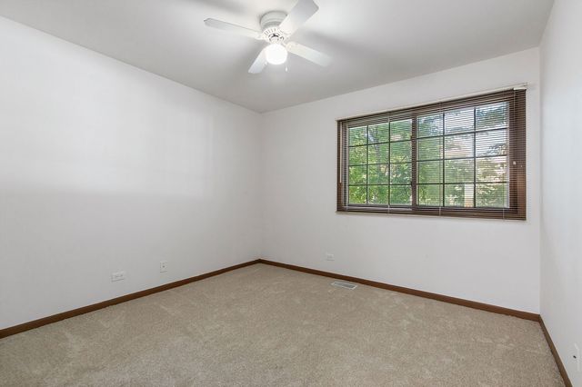 320 Woodridge Circle B, South Elgin, IL 60177
