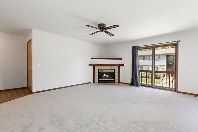 320 Woodridge Circle B, South Elgin, IL 60177