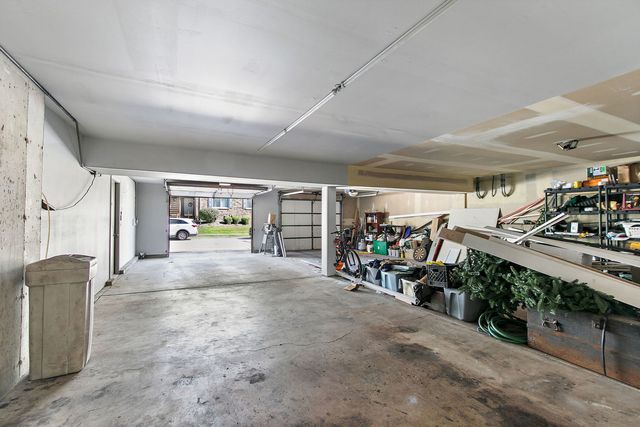 320 Woodridge Circle B, South Elgin, IL 60177