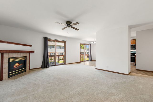 320 Woodridge Circle B, South Elgin, IL 60177