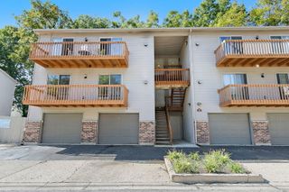 320 Woodridge Circle B, South Elgin, IL 60177