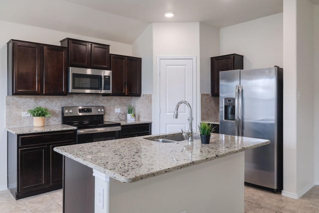 824 Tabernash DR, Leander, TX 78641