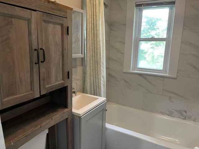 85 Town Hill Street 85, Quincy, MA 02169
