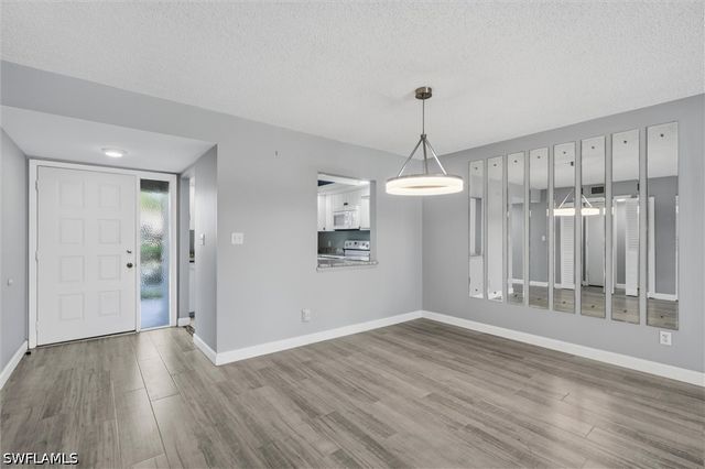 5757 Gage LN 102C, Naples, FL 34113