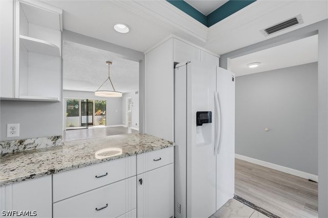 5757 Gage LN 102C, Naples, FL 34113