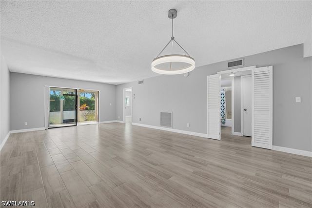 5757 Gage LN 102C, Naples, FL 34113