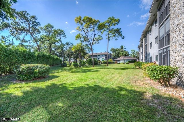 5757 Gage LN 102C, Naples, FL 34113