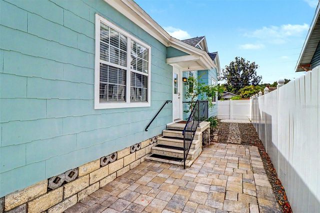 1127 22ND AVENUE N, St Petersburg, FL 33704