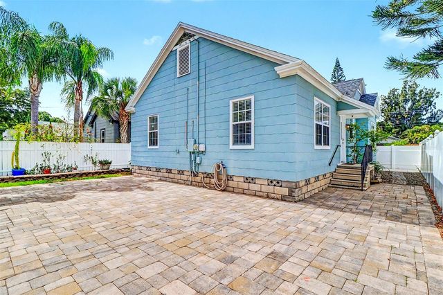 1127 22ND AVENUE N, St Petersburg, FL 33704