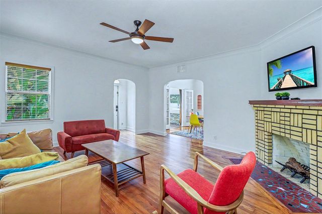 1127 22ND AVENUE N, St Petersburg, FL 33704