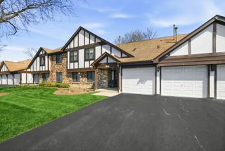 551 CUMBERLAND Trail C, Roselle, IL 60172