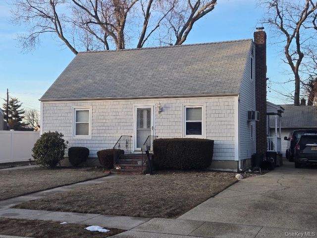 12 Carson Street, Bethpage, NY 11714