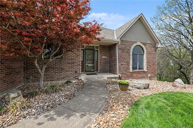 2401 SW Whispering Creek Court, Blue Springs, MO 64015