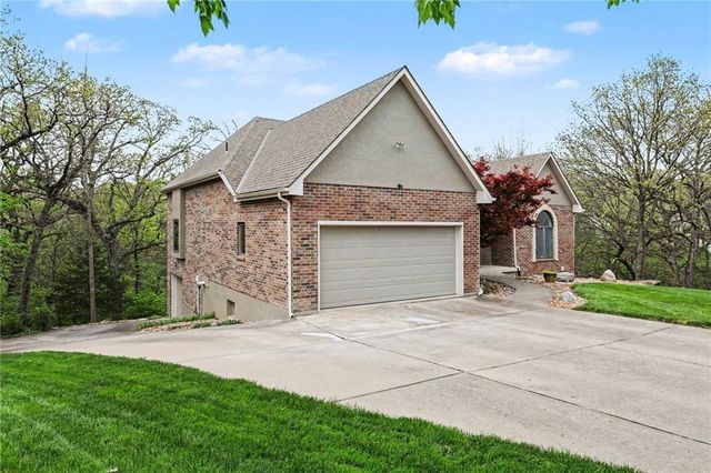 2401 SW Whispering Creek Court, Blue Springs, MO 64015