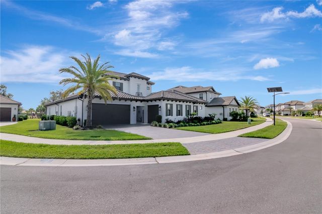 2686 MEANDER COVE, Wesley Chapel, FL 33543