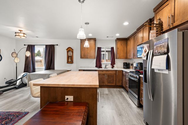 7915 Jacqueline Way, White City, OR 97503