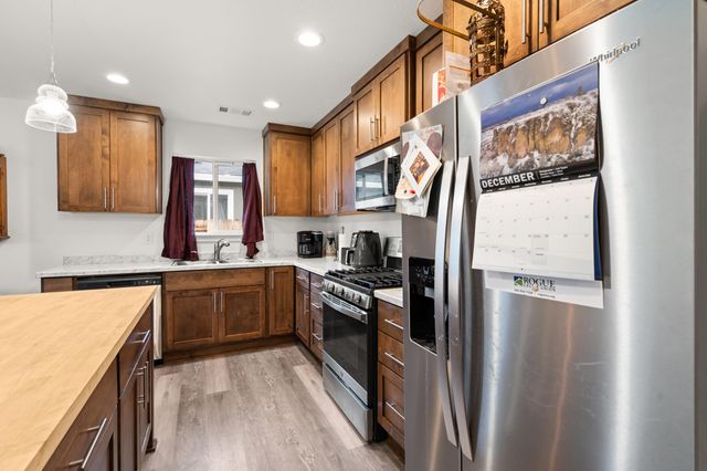 7915 Jacqueline Way, White City, OR 97503