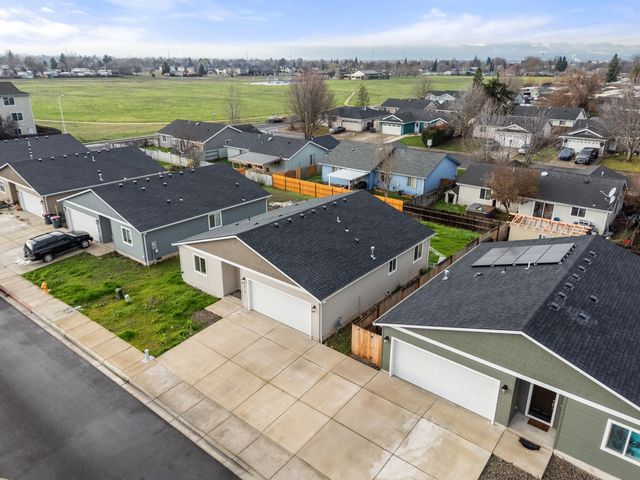7915 Jacqueline Way, White City, OR 97503