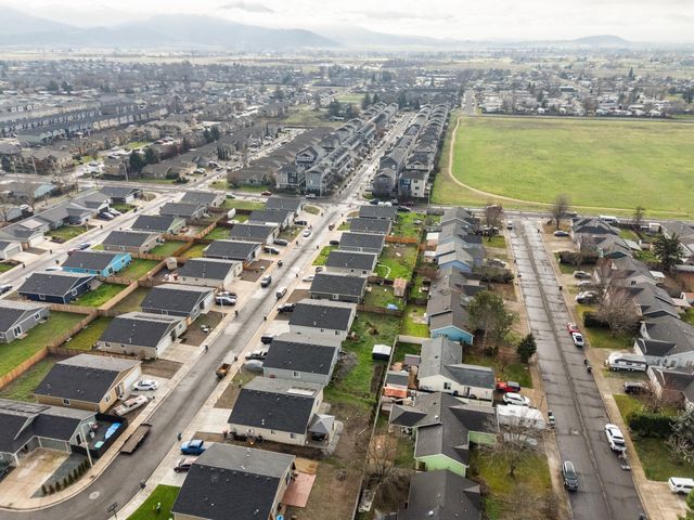 7915 Jacqueline Way, White City, OR 97503