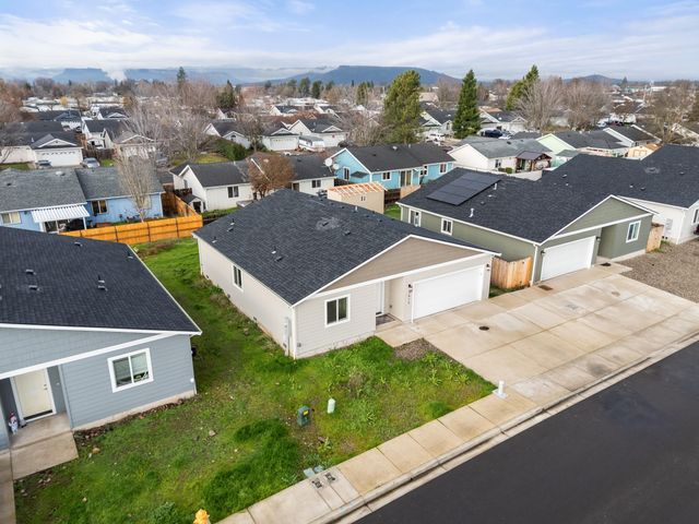 7915 Jacqueline Way, White City, OR 97503