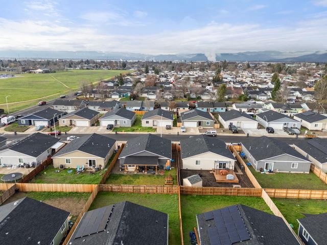 7915 Jacqueline Way, White City, OR 97503