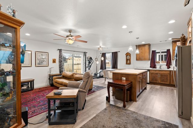 7915 Jacqueline Way, White City, OR 97503