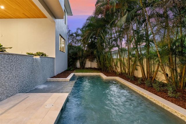 107 MARTINIQUE AVENUE, Tampa, FL 33606