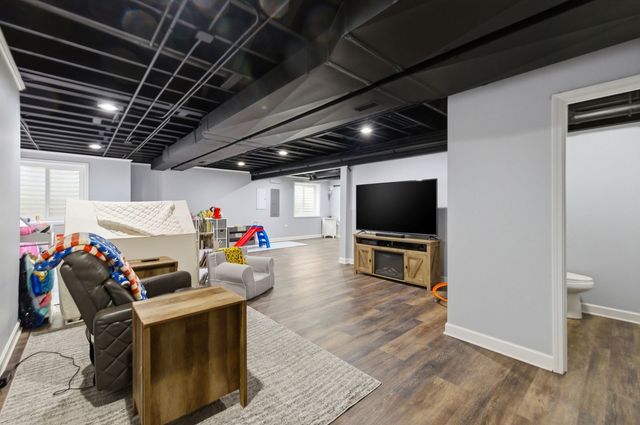 3S241 Williams Road, Warrenville, IL 60555