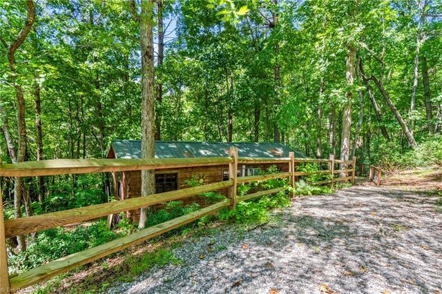 157 Wolf Trail, Mcgrady, NC 28649
