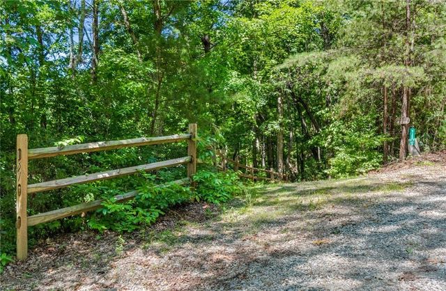 157 Wolf Trail, Mcgrady, NC 28649
