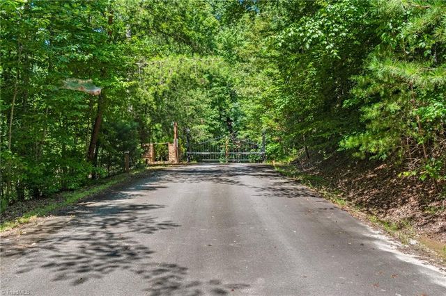 157 Wolf Trail, Mcgrady, NC 28649