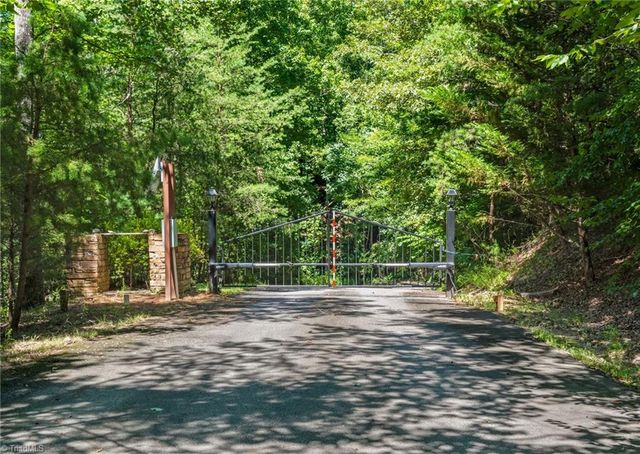 157 Wolf Trail, Mcgrady, NC 28649