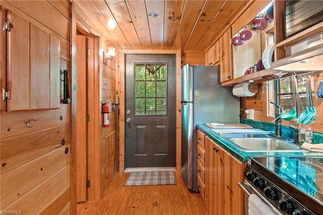 157 Wolf Trail, Mcgrady, NC 28649