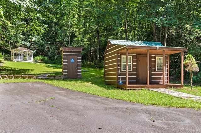 157 Wolf Trail, Mcgrady, NC 28649