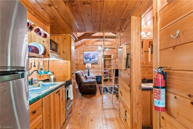 157 Wolf Trail, Mcgrady, NC 28649