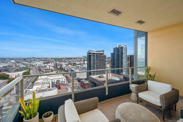 1325 Pacific Hwy 2206, San Diego, CA 92101